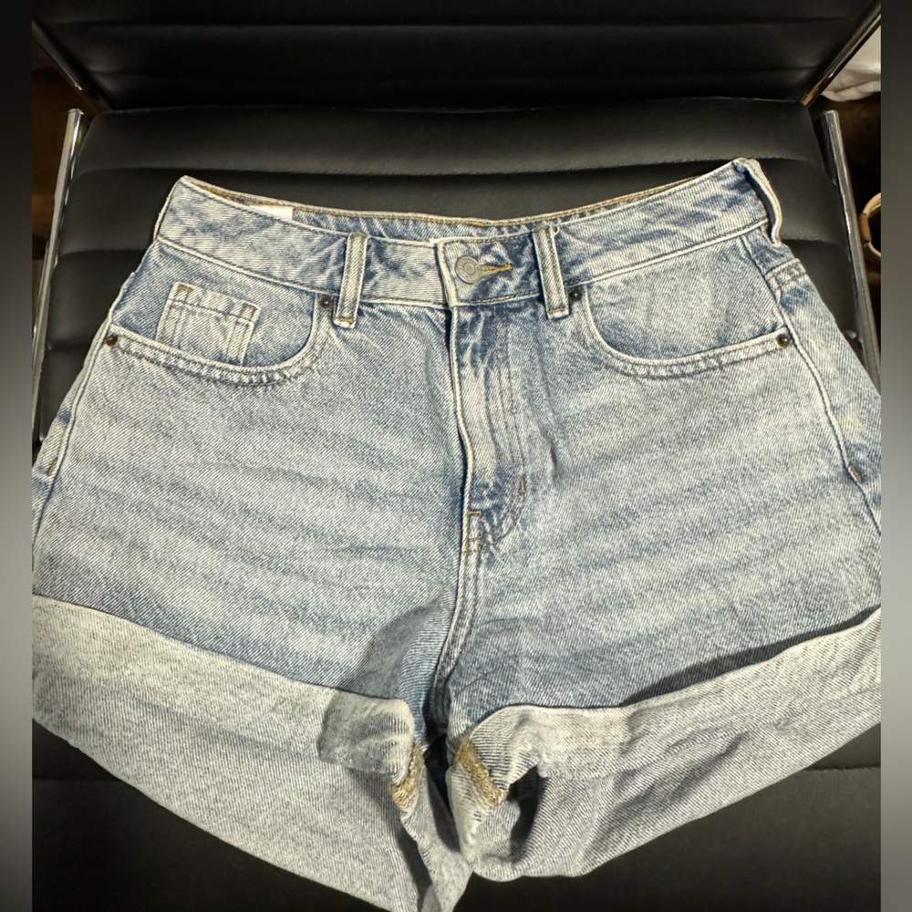 Light Indigo Roll Cuff Denim Mom Short